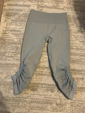 lululemon athletica Light Gray Cropped Leggings with Ruching